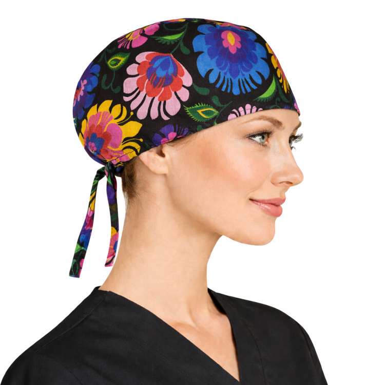 Czepek medyczny w kolorowe bajkowe wzory dla medyków W4 widok z boku.png
