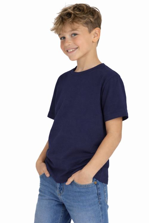 T-shirt dziecięcy dla chłopca i dziewczynki kolor granatowy widok chłopca w t-shirt.png