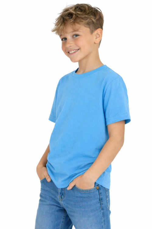 T-shirt dziecięcy dla chłopca i dziewczynki kolor niebieski widok chłopca w t-shirt.png