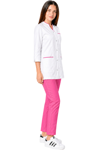Zestaw  medyczny damski z  rękawem 3/4 biały żakiet z różową   lamówką i różowymi  spodniami